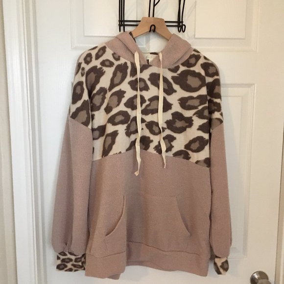 Leopard Print Hoodie - Picture 3 of 4